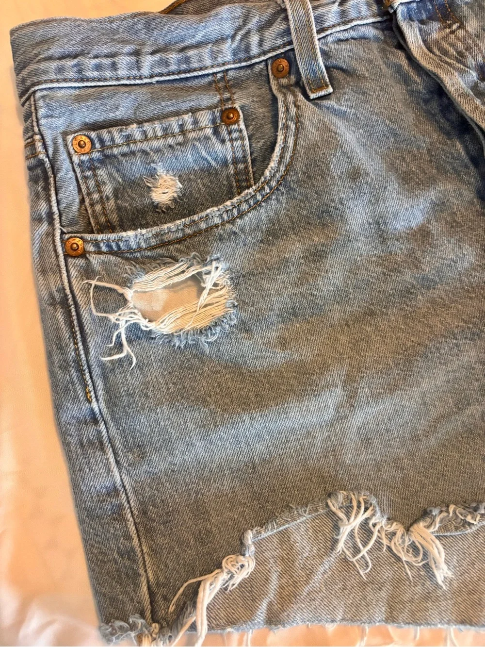 Levi’s 501 Original Distressed Cutoff Denim Shorts Women’s W30 High Rise Light - Picture 3 of 8